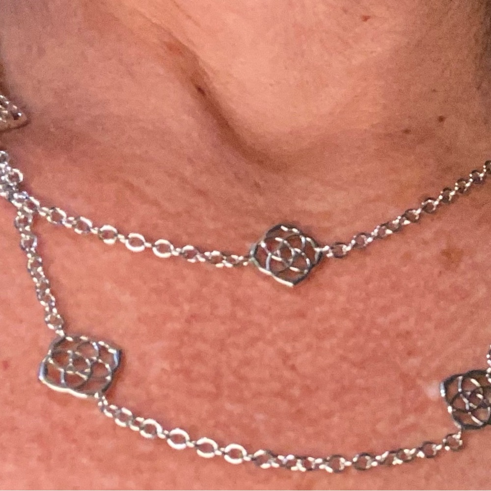 Kendra Scott silver signature necklace.